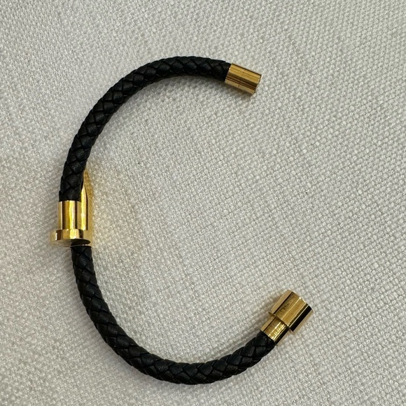 NWOT BREADED REAL LEATHER NAIL UNISEX - Picture 7 of 17